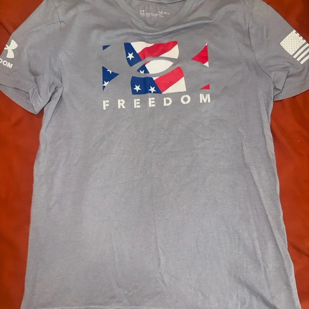 Under Armour Boys YLG Freedom Graphic T-Shirt Gray Patriotic USA Flag